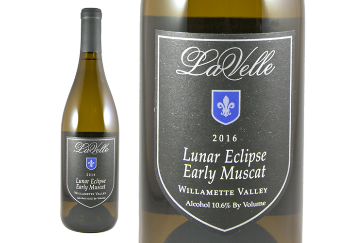 LaVelle Vineyards 2016 Lunar Eclipse Early Muscat wine bottle