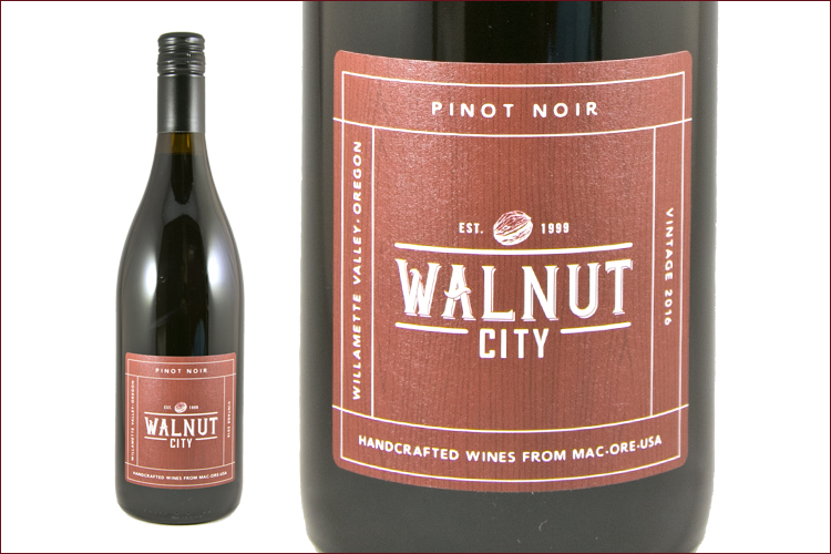 Walnut City Wineworks 2016 Willamette Pinot Noir wine bottle